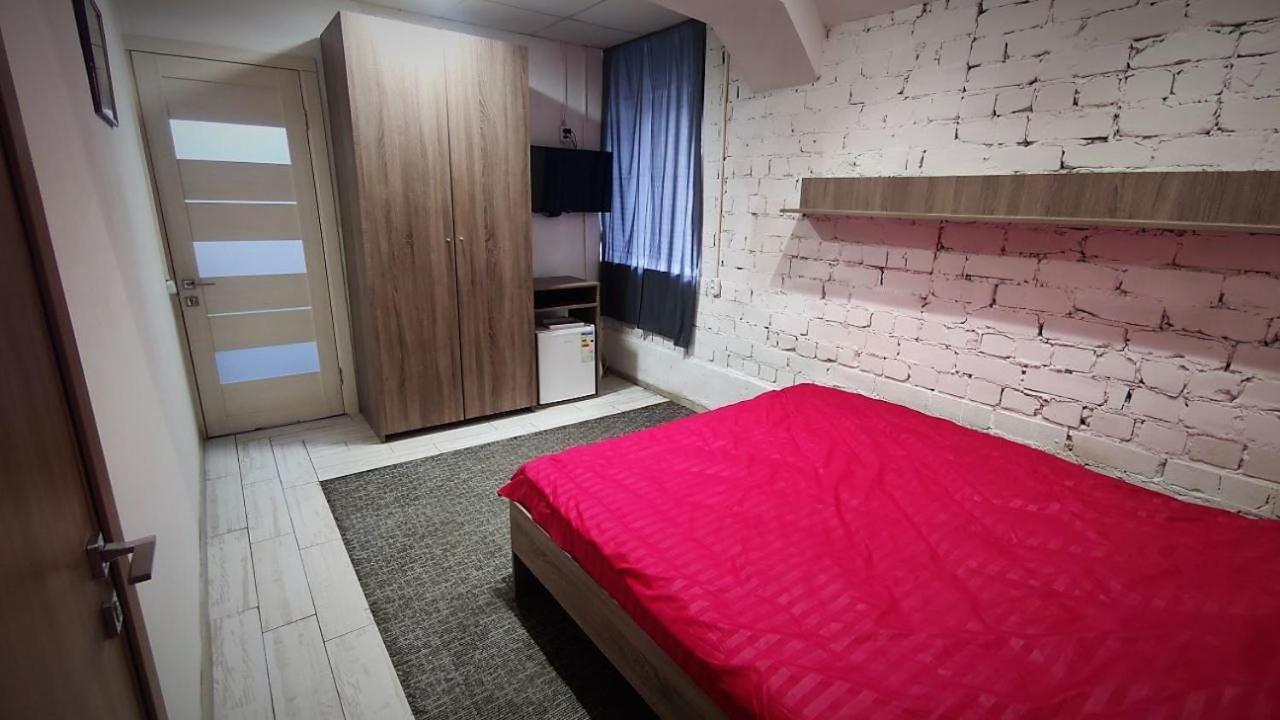 Міні Готель "Бункер" На Солом'Янському Kiev Ngoại thất bức ảnh